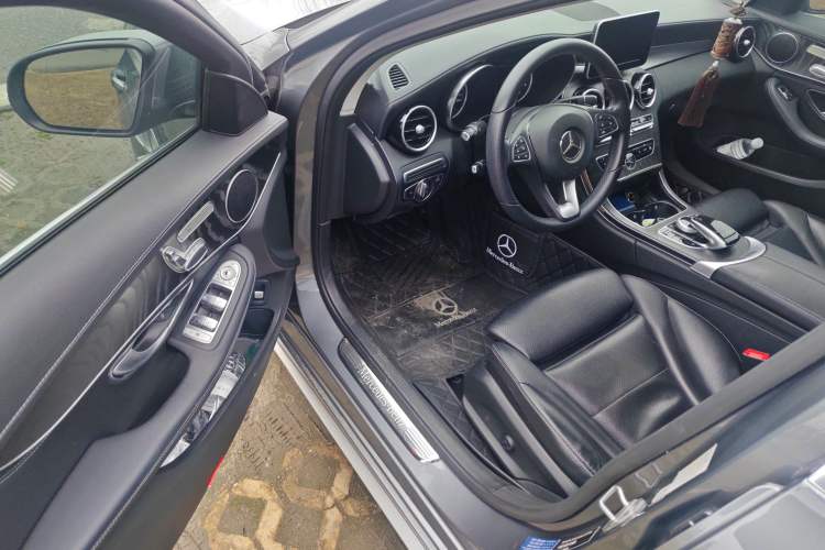 Used Mercedes-Benz C-Class 2017 Facelift C 200 L Sport Edition Driver Seat