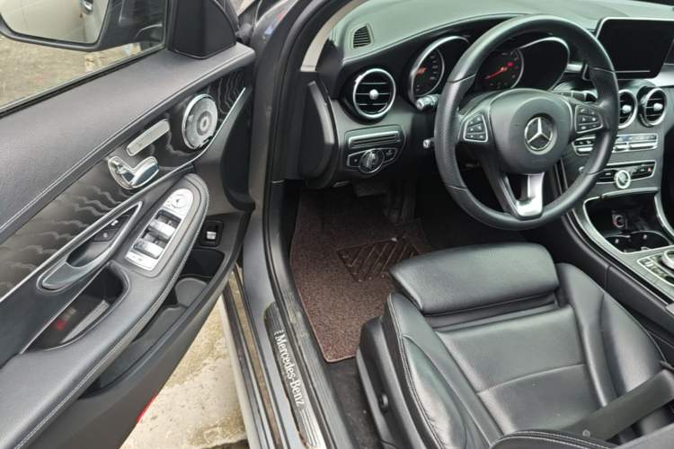 Used Mercedes-Benz C-Class 2017 Facelift C 200 L Sport Edition Driver Seat