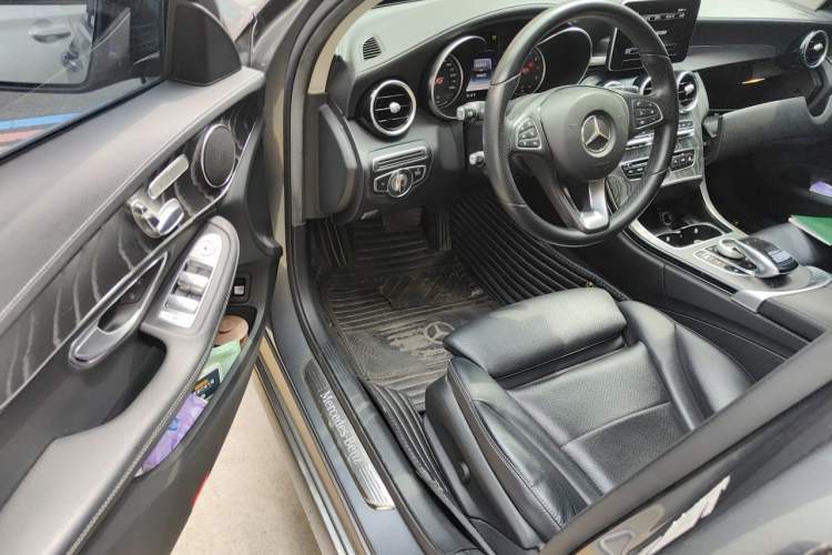 Used Mercedes-Benz C-Class 2017 Facelift C 200 L Sport Edition Driver Seat