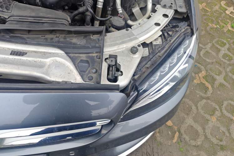 Used Mercedes-Benz C-Class 2017 Facelift C 200 L Sport Edition Engine Bay Left