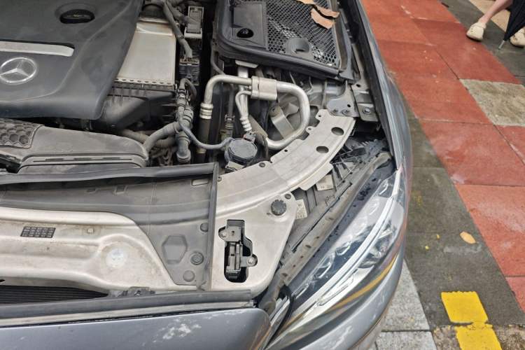 Used Mercedes-Benz C-Class 2017 C 200 L Sport Edition Engine Bay Left