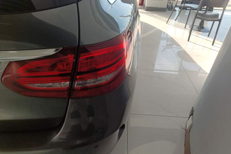 Used Mercedes-Benz C-Class 2017 C 200 station wagon Exterior 2