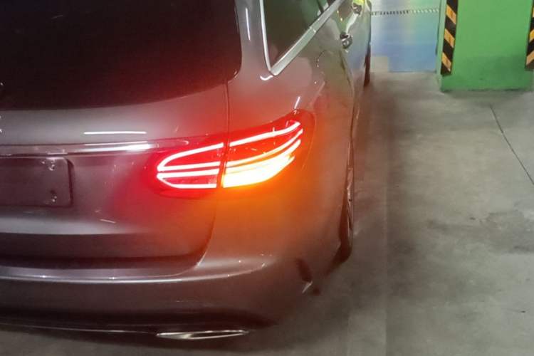Used Mercedes-Benz C-Class 2017 C 200 station wagon Exterior 3