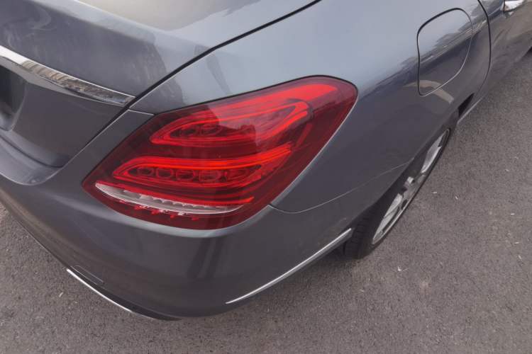 Used Mercedes-Benz C-Class 2017 Facelift C 200 L Exterior 3