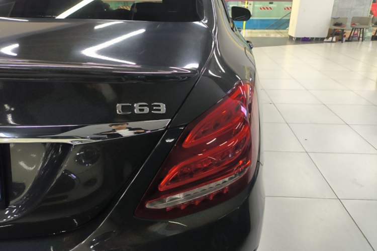Used Mercedes-Benz C-Class 2017 Restyled C 200 Sport Edition Exterior 3