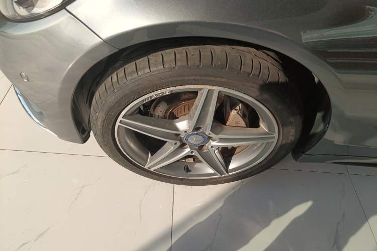 Used Mercedes-Benz C-Class 2017 C 200 station wagon Exterior 3