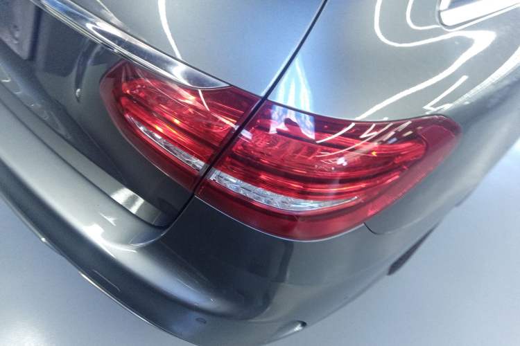 Used Mercedes-Benz C-Class 2017 Facelift C 200 Station Wagon Exterior 6