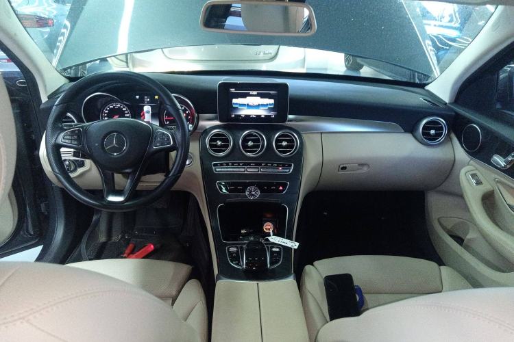 Used Mercedes-Benz C-Class 2017 Facelift C 200 Station Wagon Interior 2