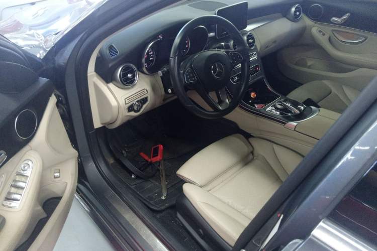 Used Mercedes-Benz C-Class 2017 Facelift C 200 Station Wagon Interior 3