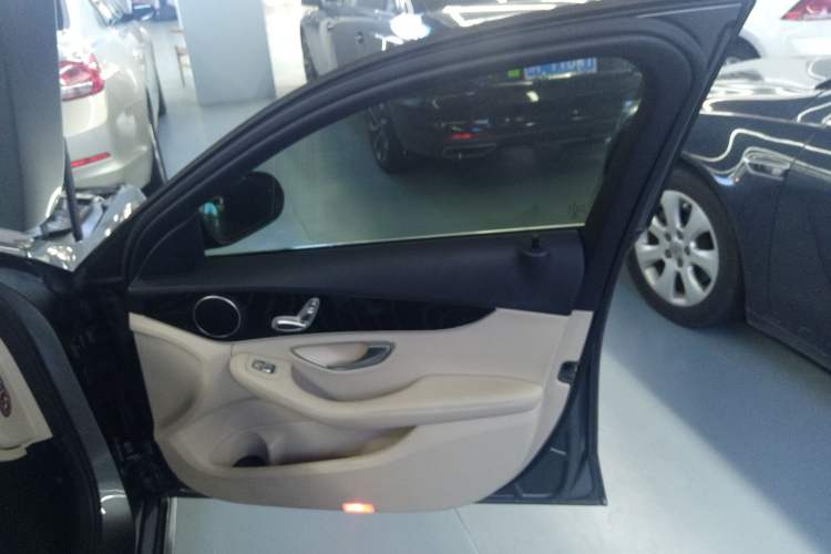 Used Mercedes-Benz C-Class 2017 Facelift C 200 Station Wagon Interior 5