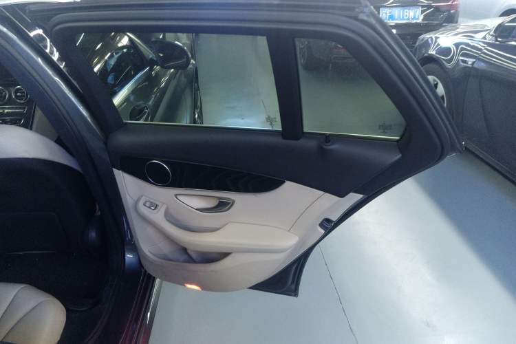 Used Mercedes-Benz C-Class 2017 Facelift C 200 Station Wagon Interior 6