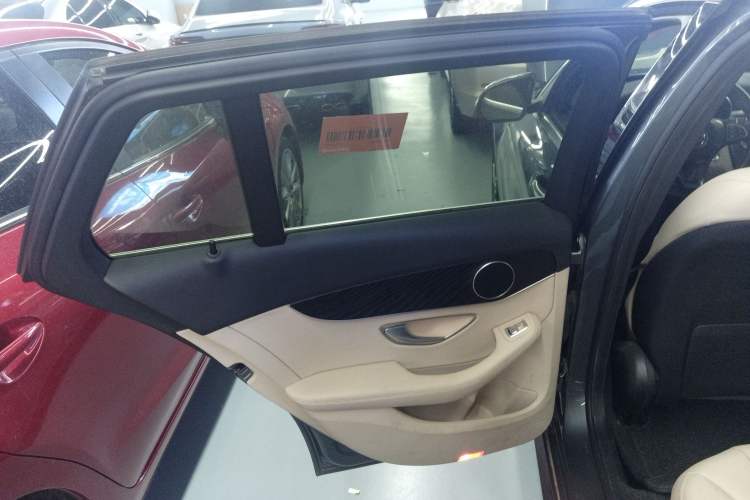 Used Mercedes-Benz C-Class 2017 Facelift C 200 Station Wagon Interior 8