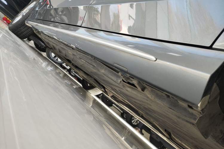 Used Mercedes-Benz C-Class 2017 Facelift C 200 L Sport Edition Left Side Sill