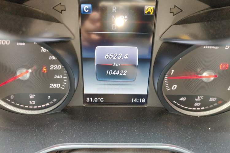 Used Mercedes-Benz C-Class 2017 Facelift C 200 L Sport Edition Odometer Close Up