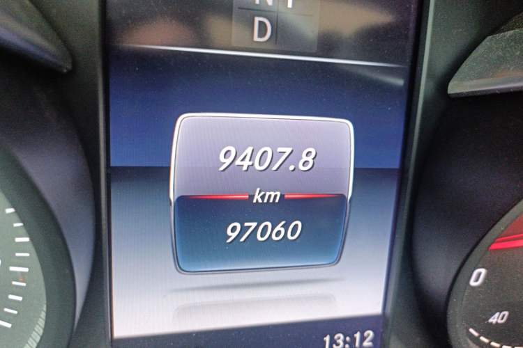 Used Mercedes-Benz C-Class 2017 Facelift C 200 L Sport Edition Odometer Close Up
