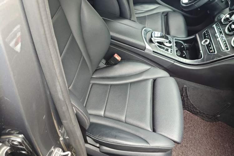 Used Mercedes-Benz C-Class 2017 Facelift C 200 L Sport Edition Right Front Seat