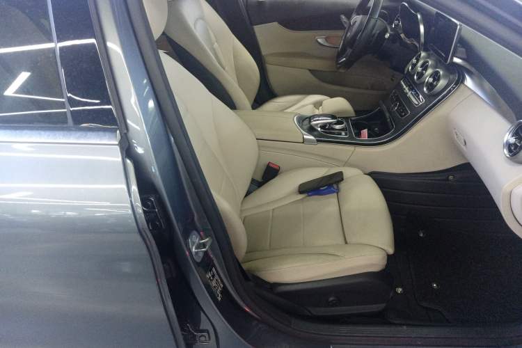 Used Mercedes-Benz C-Class 2017 Facelift C 200 Station Wagon Right Front Seat