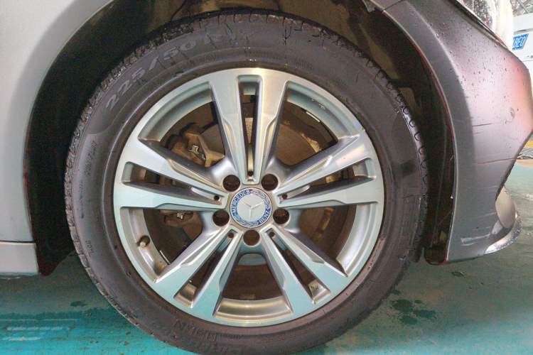 Used Mercedes-Benz C-Class 2017 Facelift C 200 L Sport Edition Right Front Wheel Hub