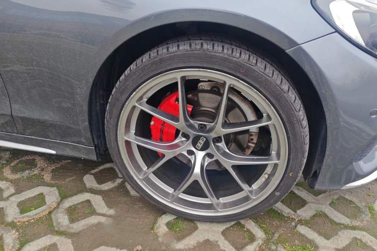 Used Mercedes-Benz C-Class 2017 Facelift C 200 L Sport Edition Right Front Wheel Hub