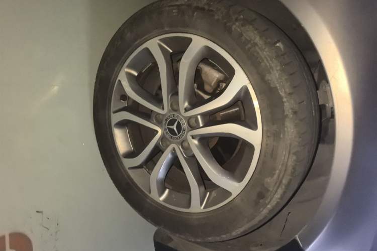 Used Mercedes-Benz C-Class 2017 Revised C 180 L Dynamic Sports Edition Right Front Wheel Hub