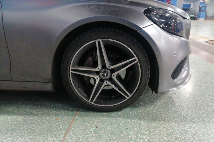 Used Mercedes-Benz C-Class 2017 Facelift C 200 Coupe Right Front Wheel Hub