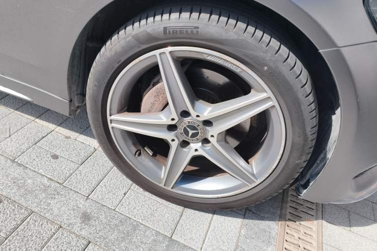 Used Mercedes-Benz C-Class 2017 Facelift C 200 Station Wagon Right Front Wheel Hub