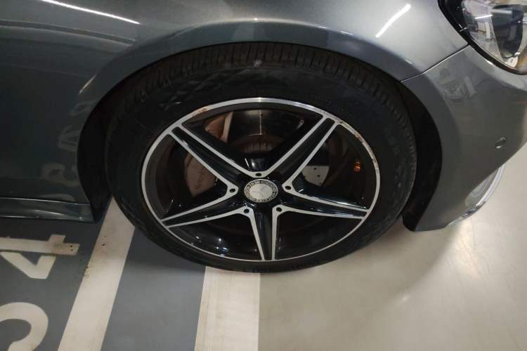 Used Mercedes-Benz C-Class 2017 Facelift C 200 Coupe Right Front Wheel Hub