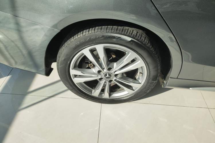 Used Mercedes-Benz C-Class 2017 Facelift C 200 L Sport Edition Right Rear Wheel Hub