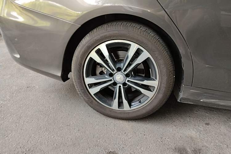 Used Mercedes-Benz C-Class 2017 C 200 Sport Edition Right Rear Wheel Hub