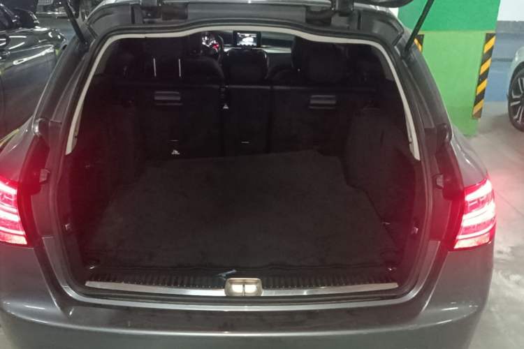 Used Mercedes-Benz C-Class 2017 C 200 station wagon Trunk