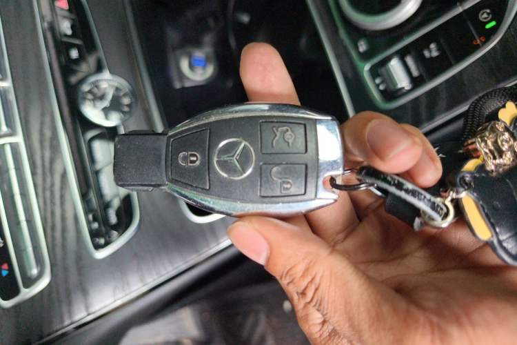 Used Mercedes-Benz C-Class 2017 Facelift C 200 L Sport Edition Vehicle Key