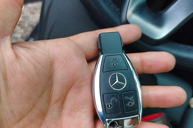 Used Mercedes-Benz C-Class 2017 Facelift C 200 L Sport Edition Vehicle Key
