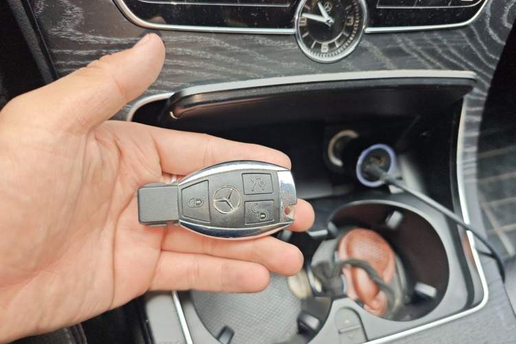 Used Mercedes-Benz C-Class 2017 C 200 L Sport Edition Vehicle Key
