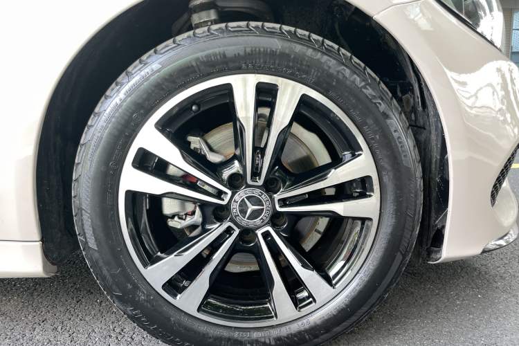 Used Mercedes-Benz C-Class 2017 Restyled C 200 Sport Edition Exterior 10