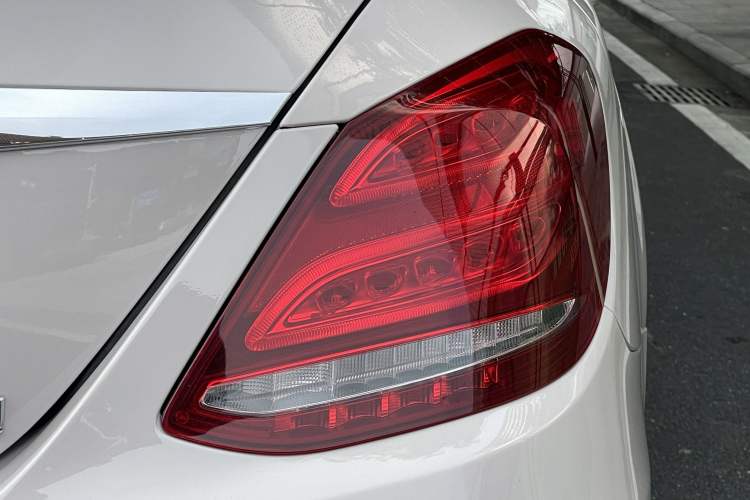 Used Mercedes-Benz C-Class 2017 Restyled C 200 Sport Edition Exterior 11