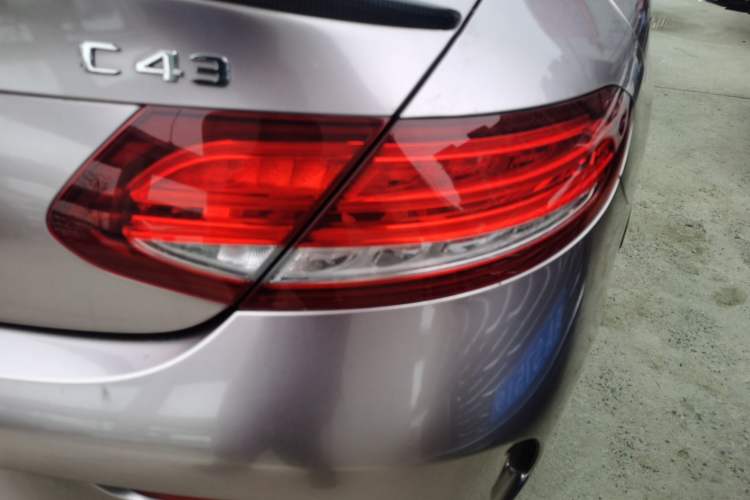 Used Mercedes-Benz C-Class 2017 Facelift C 200 Coupe Exterior 3
