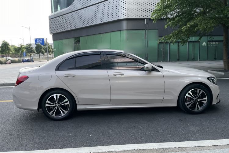 Used Mercedes-Benz C-Class 2017 Restyled C 200 Sport Edition Exterior 6