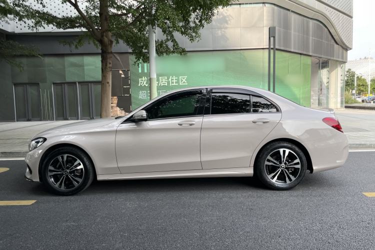 Used Mercedes-Benz C-Class 2017 Restyled C 200 Sport Edition Exterior 9