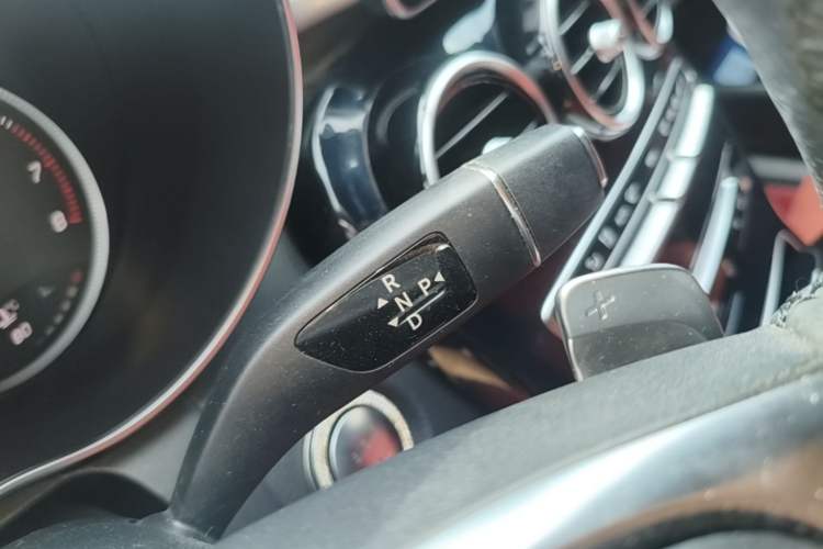 Used Mercedes-Benz C-Class 2017 Restyled C 200 Sport Edition Gear Lever