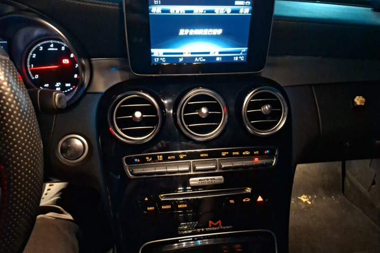 Used Mercedes-Benz C-Class 2017 Facelift C 200 Coupe Audio And AC Panel