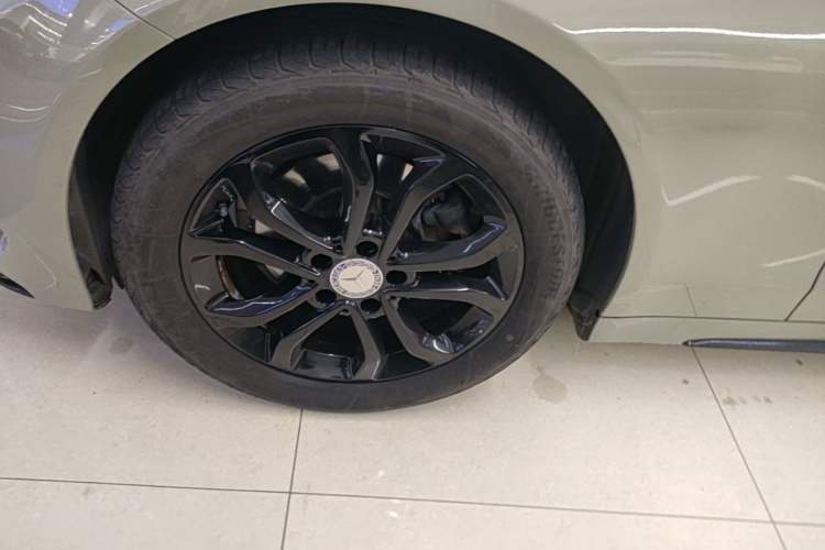 Used Mercedes-Benz C-Class 2017 C 180 L Sport Edition Left Front Wheel Hub
