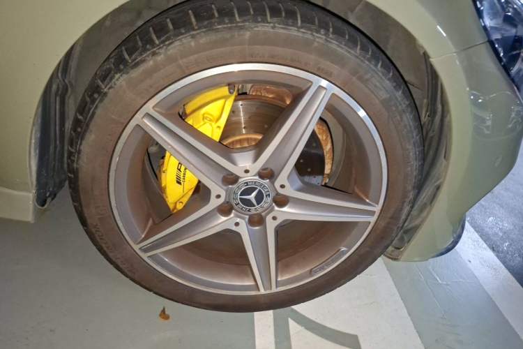 Used Mercedes-Benz C-Class 2017 Facelift C 200 Coupe Right Front Wheel Hub