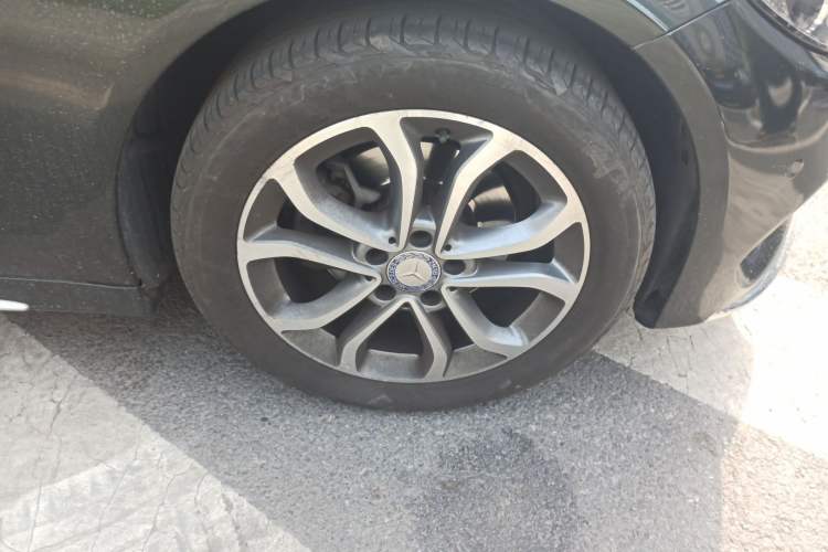 Used Mercedes-Benz C-Class 2017 Restyled C 180 L Fashion Edition Sport Version Right Front Wheel Hub