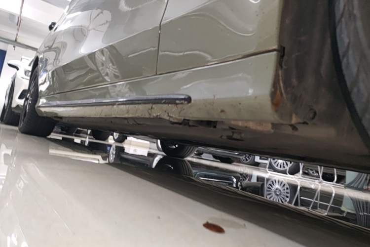 Used Mercedes-Benz C-Class 2017 C 180 L Sport Edition Right Side Sill