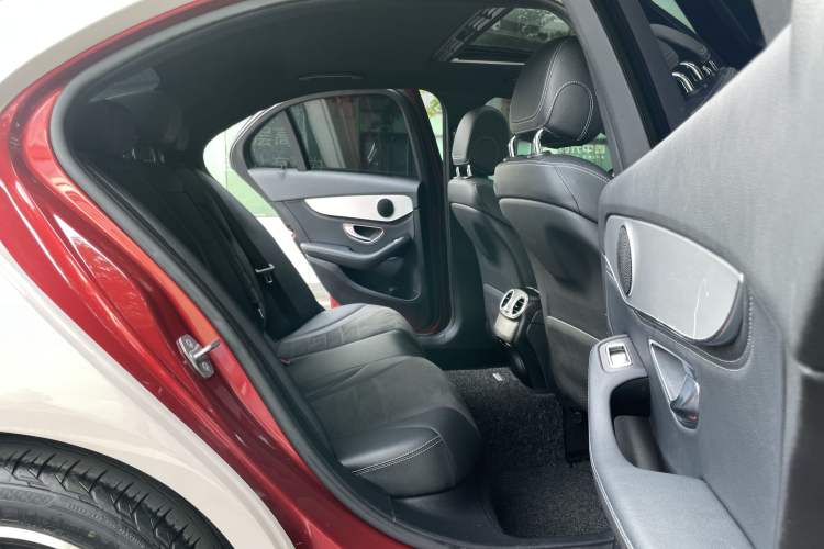 Used Mercedes-Benz C-Class 2017 Restyled C 200 Sport Edition Interior 2