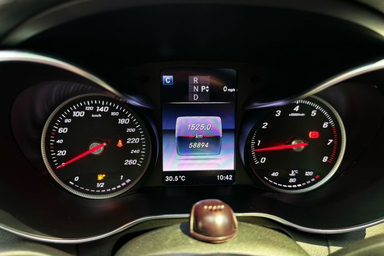 Used Mercedes-Benz C-Class 2017 Restyled C 180 L Fashion Edition Sport Version Odometer Close Up