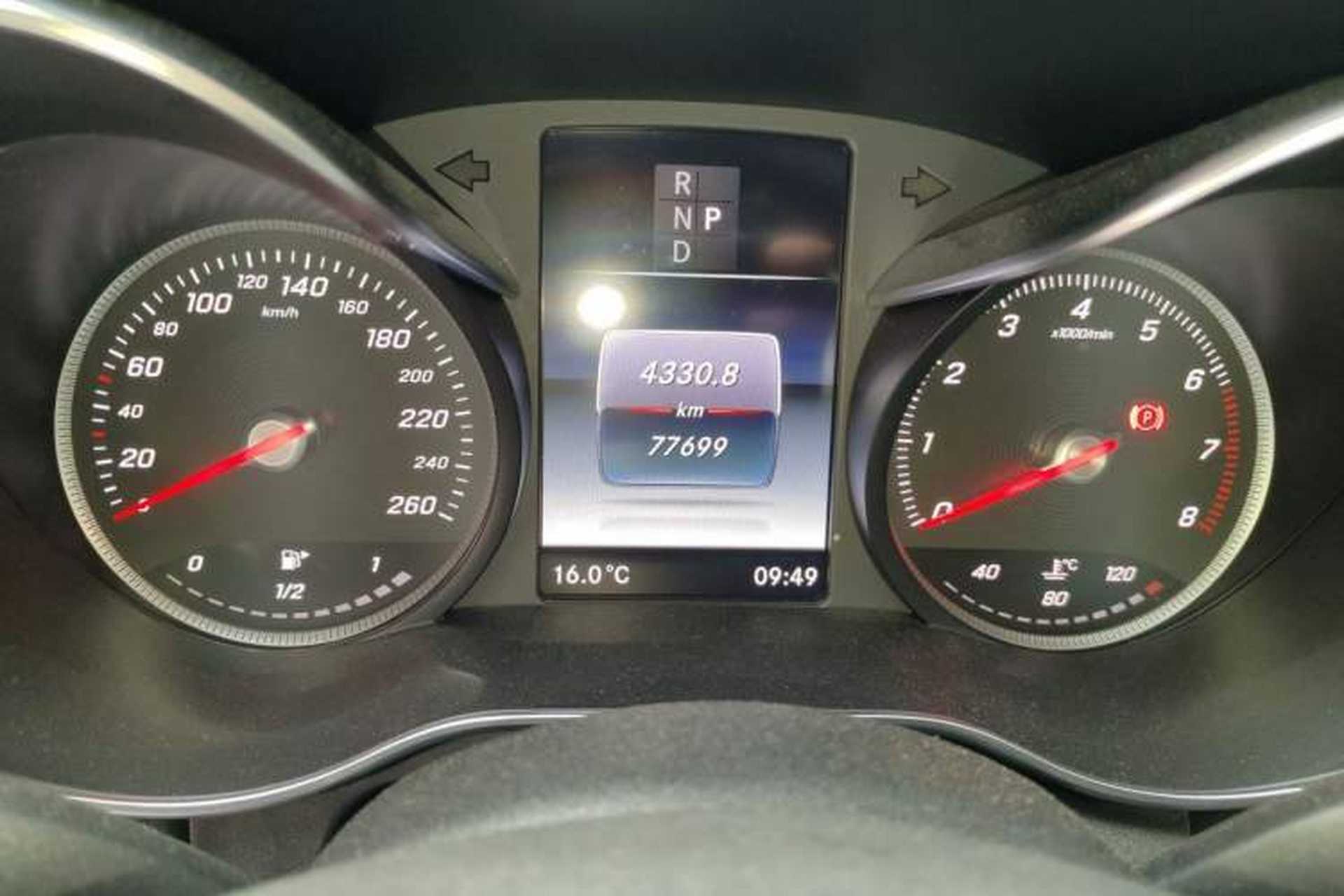 Used Mercedes-Benz C-Class 2017 Facelift C 200 L Sport Edition Odometer Close Up