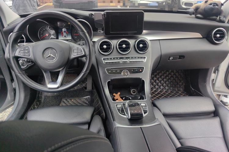 Used Mercedes-Benz C-Class 2017 Facelift C 200 L Sport Edition Center Console