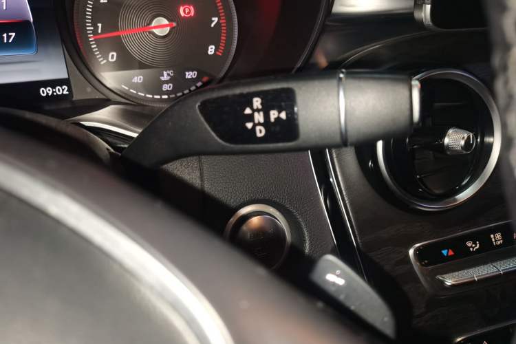 Used Mercedes-Benz C-Class 2017 Facelift C 200 L Sport Edition Gear Lever
