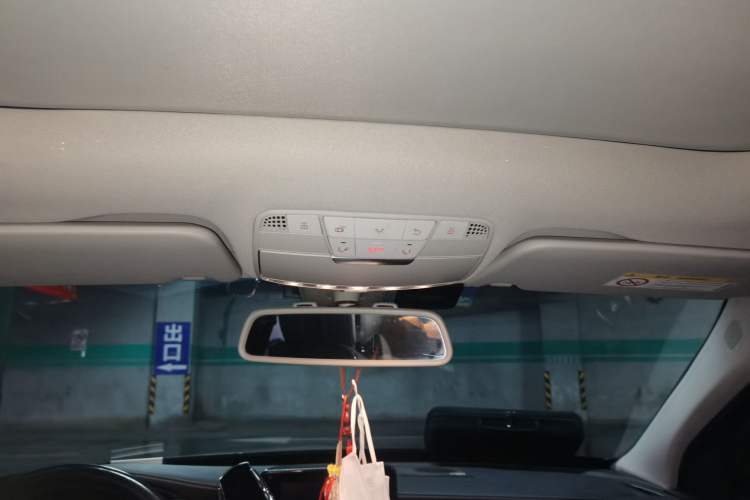 Used Mercedes-Benz C-Class 2017 Facelift C 200 L Sport Edition Headliner
